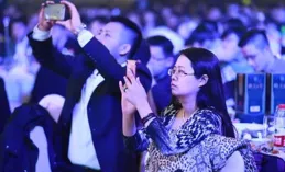 奔跑吧：搶帽子大戰，周深貢獻感人瞬間，暖心善舉，引發強烈熱議