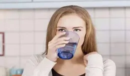 早上起床後第一杯水怎麽喝？這3種水最好別碰，避免堵住血管
