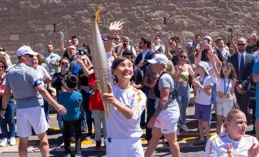 奧運聖火傳巴黎 綻放法式魅力