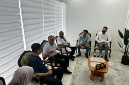 馬來西亞大巴翻覆致2名中國遊客不幸身亡，11名遊客受傷，我駐馬來西亞大使探望傷者