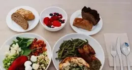 離譜！南韓運動員發的奧運村房間圖片，腳頂著腳睡覺 只能一人轉身