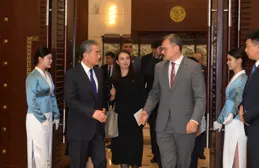庫列巴找上中國後，澤連斯基口風有變，烏克蘭的選擇已經不多了