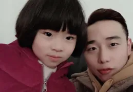 笑麻了，10歲哥哥給2歲妹妹天天換造型，這哥哥以後是誰家女婿啊