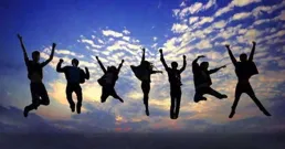 青春有時留下的是無盡遺憾，但也可以把這些遺憾修復成無盡美好