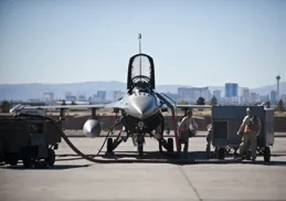 尷尬！80多架F-16即將進入到烏克蘭，可他們卻沒有足夠的駕駛員，今年只有六人畢業