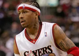 大學時期拿下籃球和橄欖球雙料冠軍，選擇籃球的艾佛森後悔嗎？