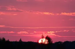 地球的天空是藍色，太空的天空是黑色，宇宙色彩的奧秘