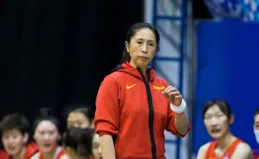 鄭微：今天女籃與法國女籃的比賽，還是以磨合陣容為主，球迷炸鍋