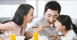 吃飯看手機會長胖