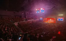 德雲社嶽雲鵬上海開專場，返場弄成演唱會，舞美效果超贊