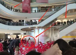 開心每天，50張搞笑動圖：穿上這，走路會不會絆腳呢！