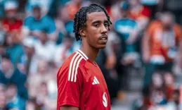 6200萬，值！曼聯18歲小將首秀：50公尺精準長傳，門前救險