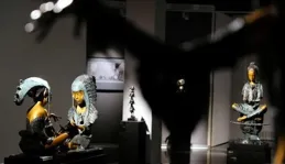 迷戀於自我認可東方文化靈感的藝術家安德烈·奧斯塔紹夫