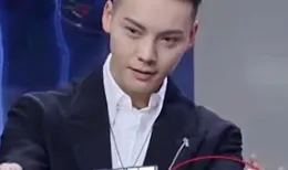 歐陽娜娜穿緊身衣現身機場 身材前凸後翹玲瓏有致