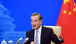 王毅苦勸其反思，加拿大當耳邊風，對華下戰書，中俄軍機直沖老巢