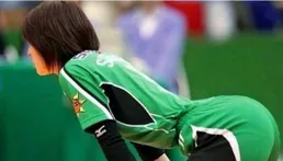 被扇9巴掌的球員開口：請別網暴女教練父母原諒她！對方痛哭認錯