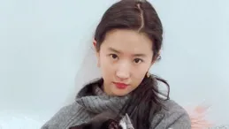 劉亦菲炸毛自拍，顏值爆表，粉絲：淩亂美新高度？ ✨ 