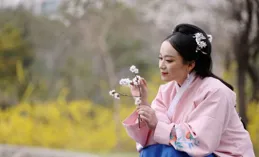 雪蕊瓊絲滿院香，衣輕步步不生塵—玉蕊花