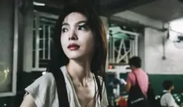 章若楠新造型曝光，白T恤配牛仔褲展現清新文藝，初戀感撲面而來