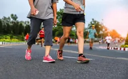 常快走的人，壽命或更長？醫生：走路堅持3原則，到老不怕身體垮