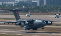 國之重器，情深意長：運-20降落拾土，空盒靜待未來土，續寫國情