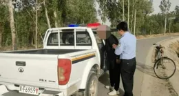 王菲帶火了一種新穿法：爛T恤+小黑褲+波波頭，54歲美出新高度