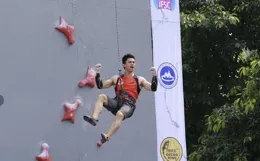 5 秒，他從默默無聞到登頂奧運