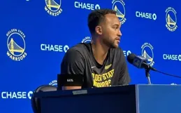 李凱爾解鎖勇士新球衣，更衣室衣櫃曝光！