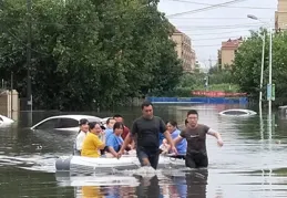 風雨無情，人間有愛：巫山三兄弟的生死釣魚記