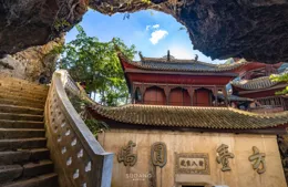 貴州藏著一座罕見建築，被譽為「中國三大懸空寺」之一，十分壯觀