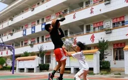 14歲獨臂籃球少年：兩年練壞7雙鞋，登上美國熱搜獲得央視稱贊