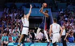 美國男籃110-84塞爾維亞！無解的不是贏球，而是詹姆士評價杜蘭特