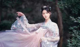 姥姥帶娃的煩惱：幫女兒帶娃我後悔了，卻無法說出口！