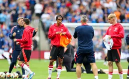 曼聯出擊！「明星中場」或2000萬空降夢劇場，精神內容不遜烏加特