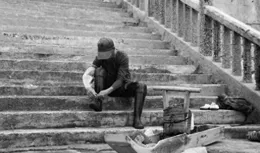 上聯：想當年一貧如洗，下聯：跪求下聯