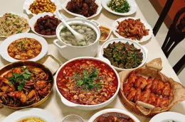 廣東女子遠嫁重慶，婚後第4天就後悔了：飯菜又麻又辣，吃不慣