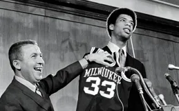 雷霸龍-詹姆士為什麽執著參加巴黎奧運會？只因老頭一段話刺激