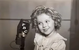 某頂流童星自曝：17歲結婚，曾出演那種片子，被導演按在沙發上！