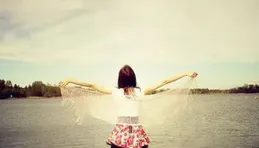 迎接八月的幹凈短句，適合長期不發朋友圈的你！