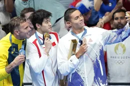 潘展樂10歲放言：要比孫楊快！與劉詩詩合影，征服2大奧運冠軍