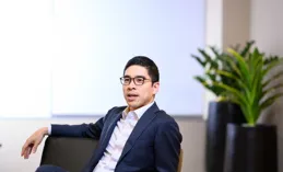 陳文博執掌恒隆半年：奢侈品降溫、凈利下滑、削減派息33%