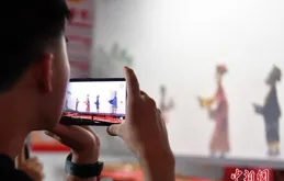 沙河皮影「光影搖曳」展技藝