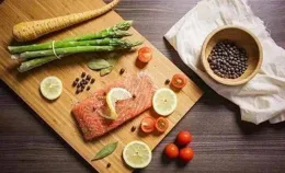 盛夏飲食有講究，專家：解暑祛濕是關鍵，「果切盒」易「竄稀」不建議購買