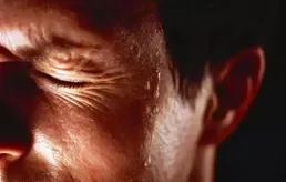 出汗可不是排毒！這7種汗暗示健康出問題，第6種很多人都有！