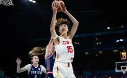 10中2！女籃第一中鋒首戰被棄用，次戰繼續迷失，媒體人：琦化了