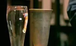 馬未都：我有一個戰國啤酒瓶」，杯形太現代，玻璃廠也仿制不出