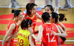 過去3年都是假的？中國女排巴黎首戰3-2美國隊，戰術全變了