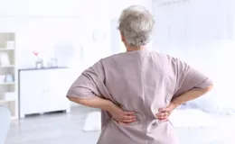 老年人腿無力、使不上勁？提醒：補充2種營養素，有助於增強體質