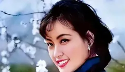 不得不驚嘆，74歲劉曉慶扮演27歲少女，網友評論區讓人笑翻了