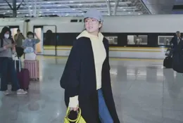 李宇春越來越有韻味了，穿搭簡單但很高級，好養眼